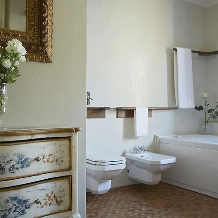 Casa Schirolli 3* مانتوفا